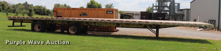 image for item DQ9394 2000 Wilson flatbed trailer