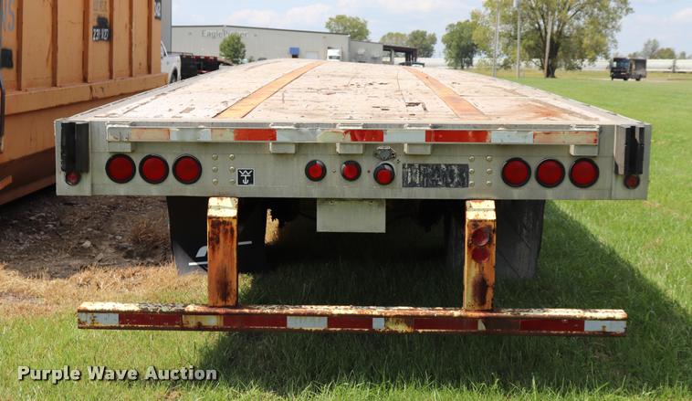 image for item DQ9394 2000 Wilson flatbed trailer