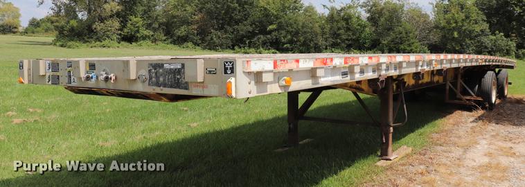 image for item DQ9394 2000 Wilson flatbed trailer