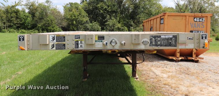 image for item DQ9394 2000 Wilson flatbed trailer