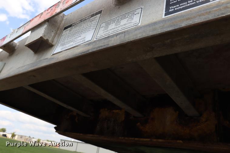 image for item DQ9394 2000 Wilson flatbed trailer