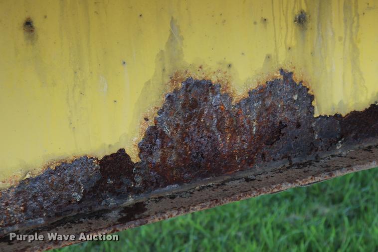 image for item DQ9394 2000 Wilson flatbed trailer