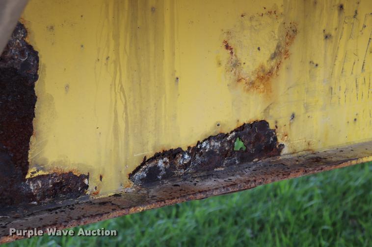 image for item DQ9394 2000 Wilson flatbed trailer