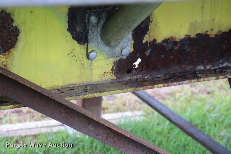 image for item DQ9394 2000 Wilson flatbed trailer