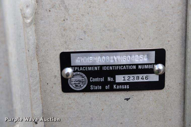 image for item DQ9394 2000 Wilson flatbed trailer