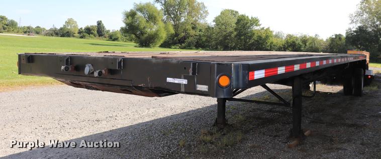 image for item DQ9398 1990 Fontaine flatbed trailer