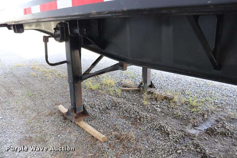 image for item DQ9398 1990 Fontaine flatbed trailer