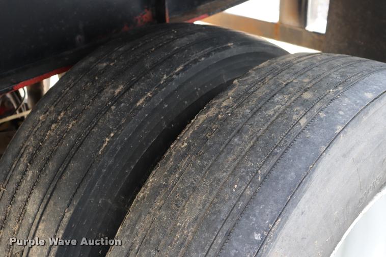 image for item DQ9398 1990 Fontaine flatbed trailer