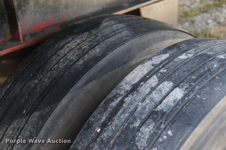 image for item DQ9398 1990 Fontaine flatbed trailer