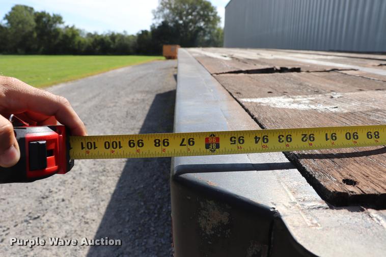 image for item DQ9398 1990 Fontaine flatbed trailer