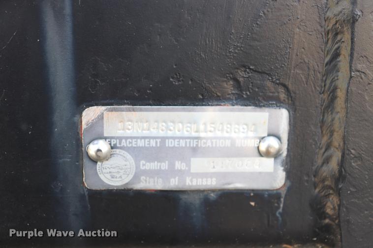 image for item DQ9398 1990 Fontaine flatbed trailer