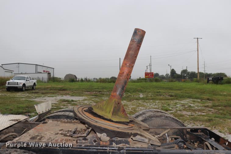 image for item DQ9447 1983 Kenworth K10 semi truck