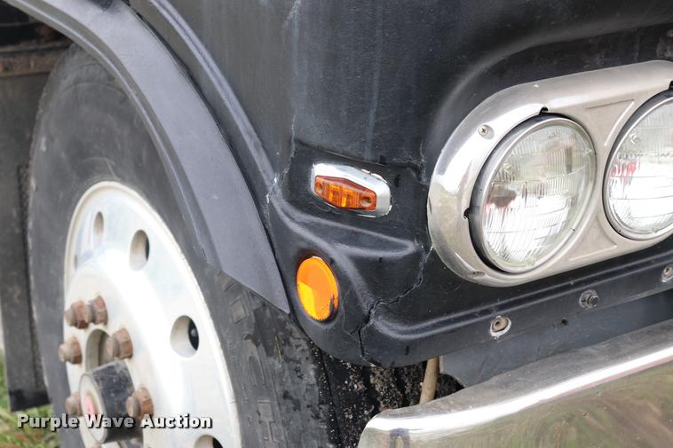 image for item DQ9447 1983 Kenworth K10 semi truck