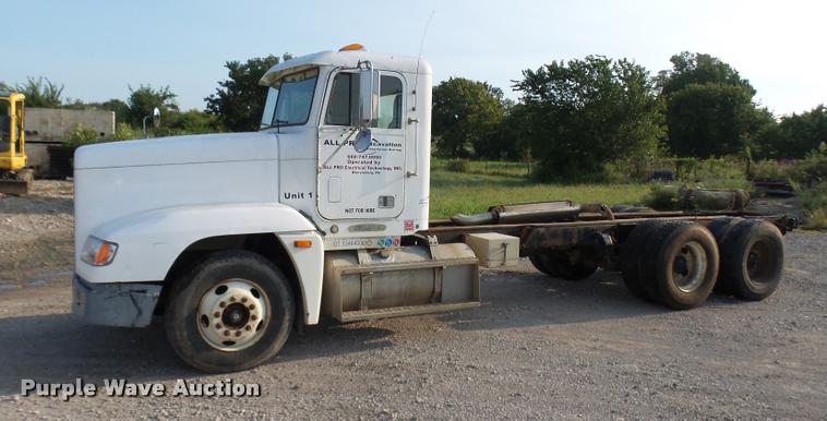 image for item K1786 1994 Freightliner FLD truck cab and chassis