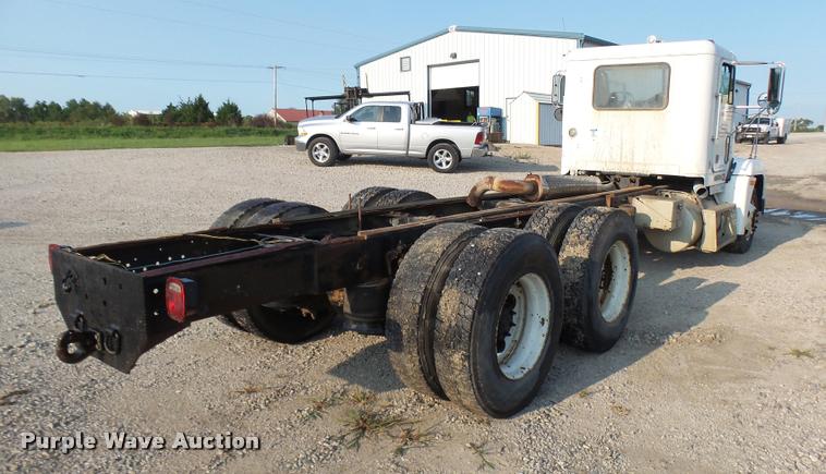 image for item K1786 1994 Freightliner FLD truck cab and chassis