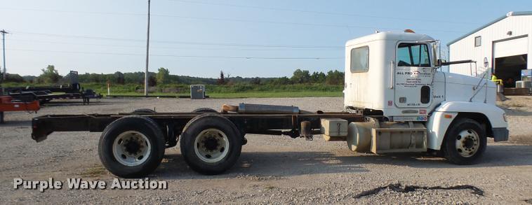 image for item K1786 1994 Freightliner FLD truck cab and chassis