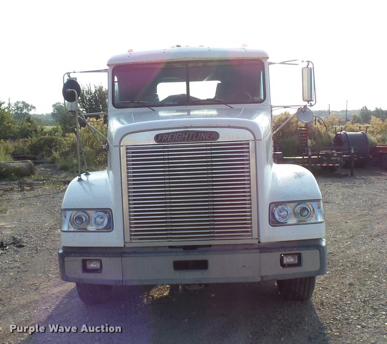 image for item K1786 1994 Freightliner FLD truck cab and chassis