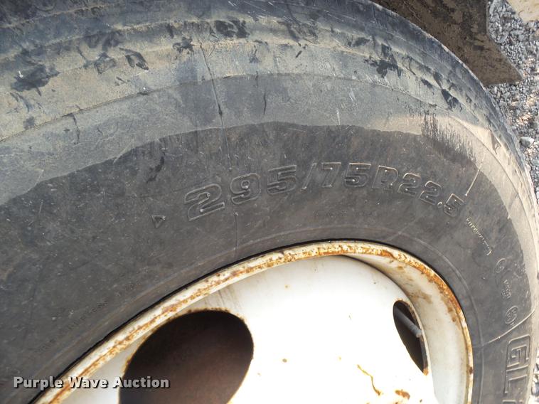 image for item K1786 1994 Freightliner FLD truck cab and chassis