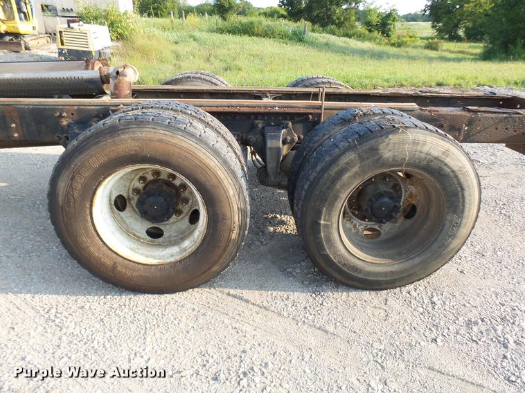 image for item K1786 1994 Freightliner FLD truck cab and chassis