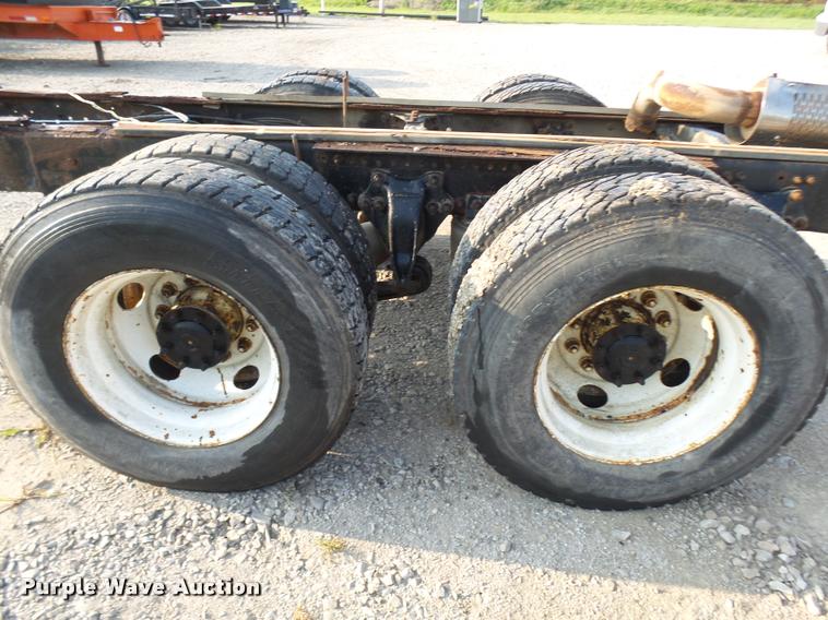 image for item K1786 1994 Freightliner FLD truck cab and chassis