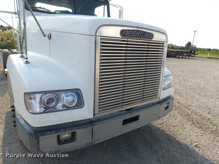 image for item K1786 1994 Freightliner FLD truck cab and chassis