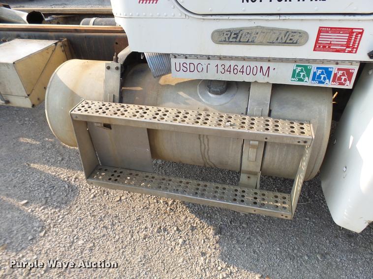 image for item K1786 1994 Freightliner FLD truck cab and chassis