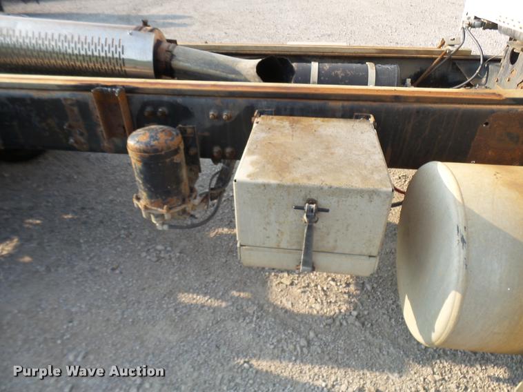 image for item K1786 1994 Freightliner FLD truck cab and chassis