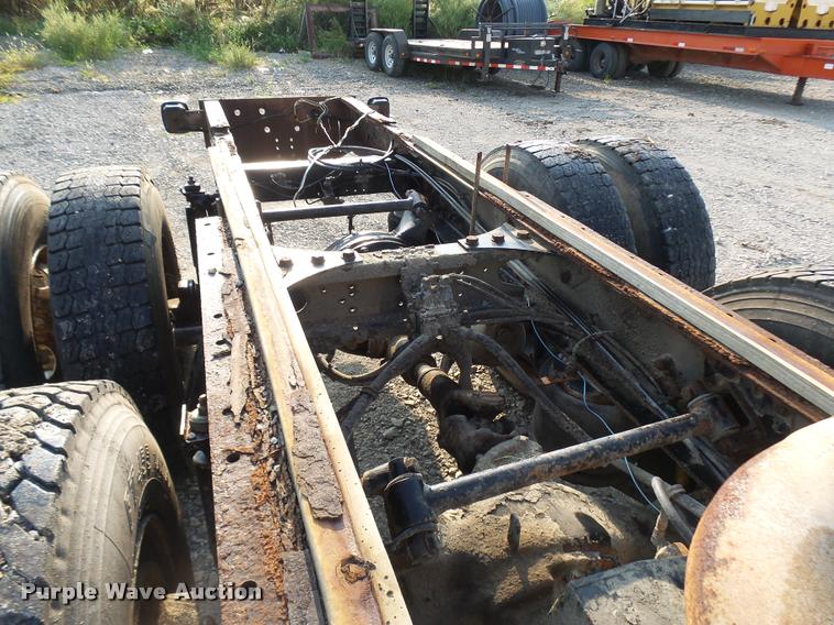 image for item K1786 1994 Freightliner FLD truck cab and chassis