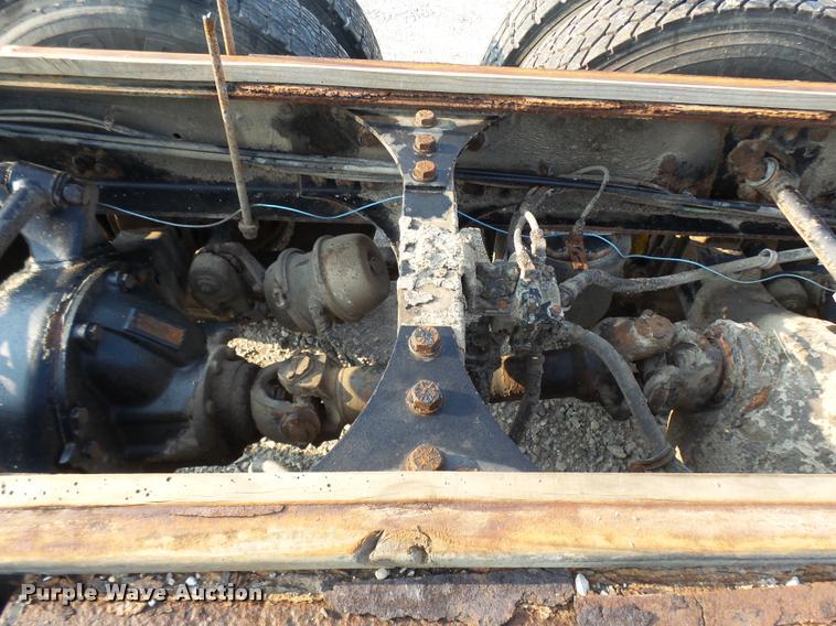 image for item K1786 1994 Freightliner FLD truck cab and chassis