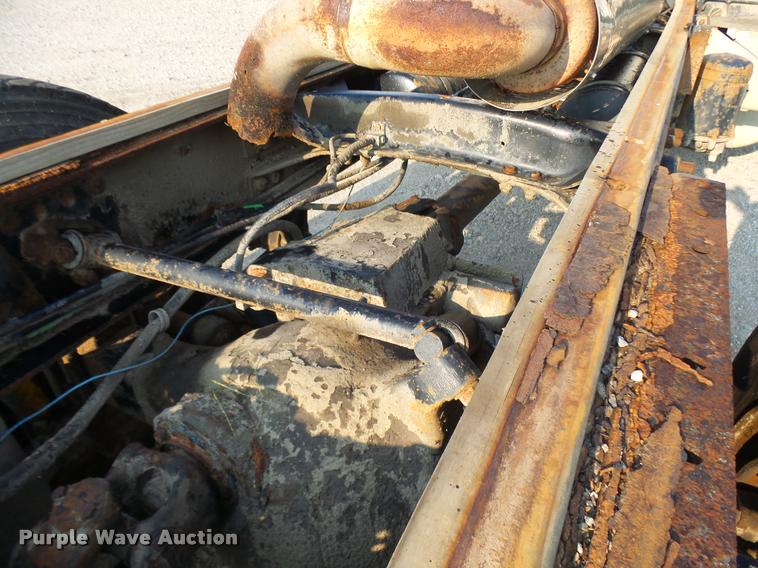 image for item K1786 1994 Freightliner FLD truck cab and chassis