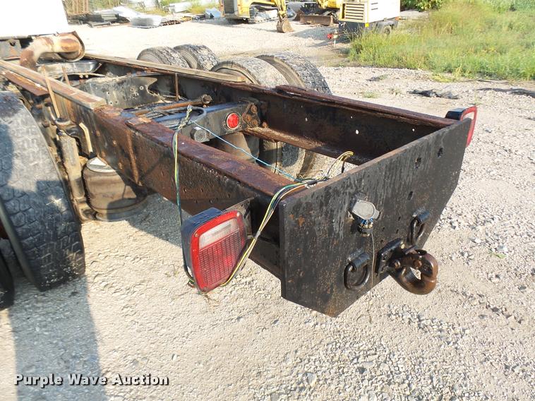 image for item K1786 1994 Freightliner FLD truck cab and chassis