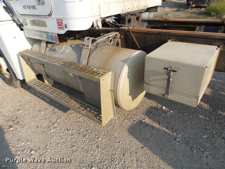 image for item K1786 1994 Freightliner FLD truck cab and chassis