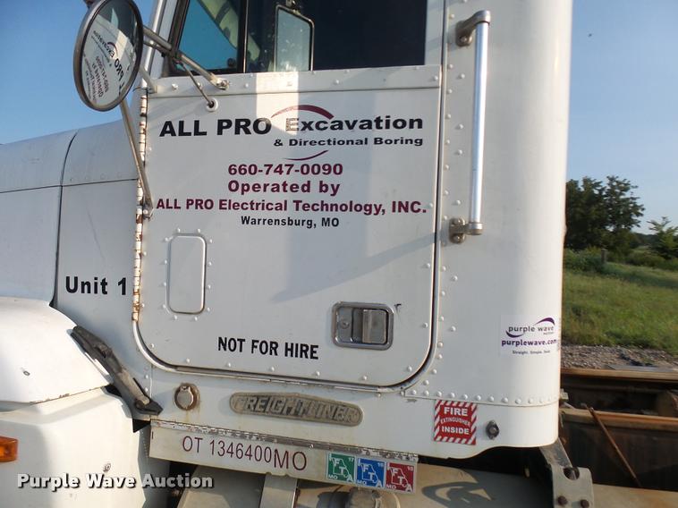 image for item K1786 1994 Freightliner FLD truck cab and chassis