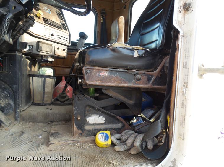 image for item K1786 1994 Freightliner FLD truck cab and chassis