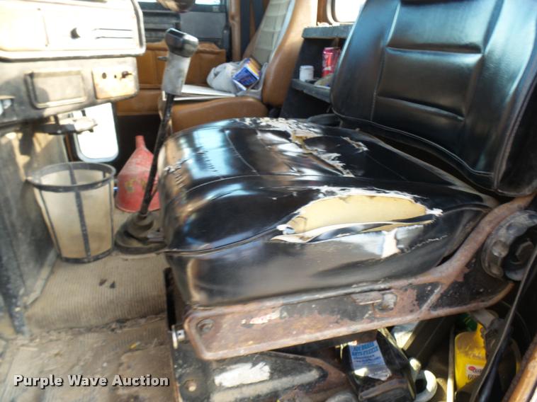 image for item K1786 1994 Freightliner FLD truck cab and chassis