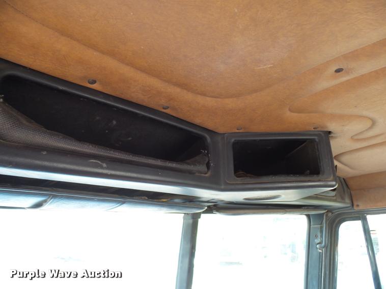 image for item K1786 1994 Freightliner FLD truck cab and chassis