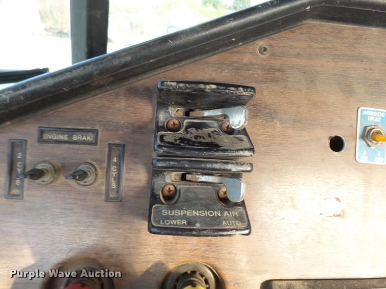 image for item K1786 1994 Freightliner FLD truck cab and chassis