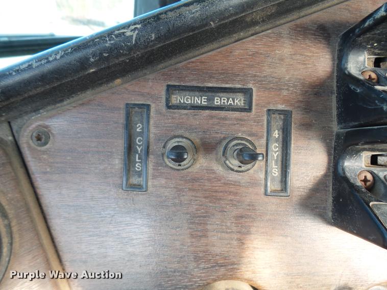 image for item K1786 1994 Freightliner FLD truck cab and chassis