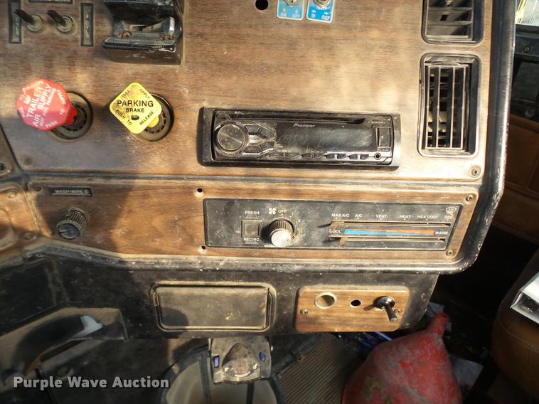 image for item K1786 1994 Freightliner FLD truck cab and chassis