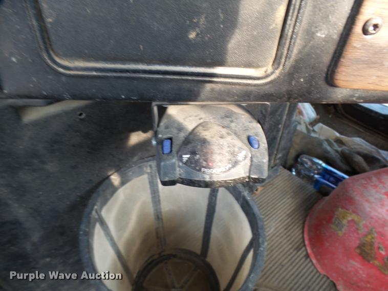 image for item K1786 1994 Freightliner FLD truck cab and chassis