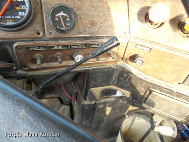 image for item K1786 1994 Freightliner FLD truck cab and chassis