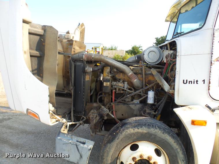 image for item K1786 1994 Freightliner FLD truck cab and chassis