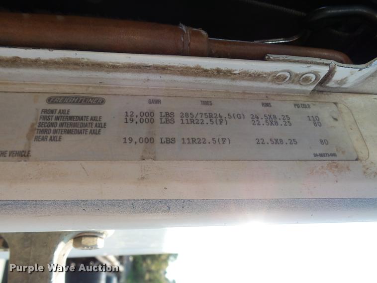 image for item K1786 1994 Freightliner FLD truck cab and chassis