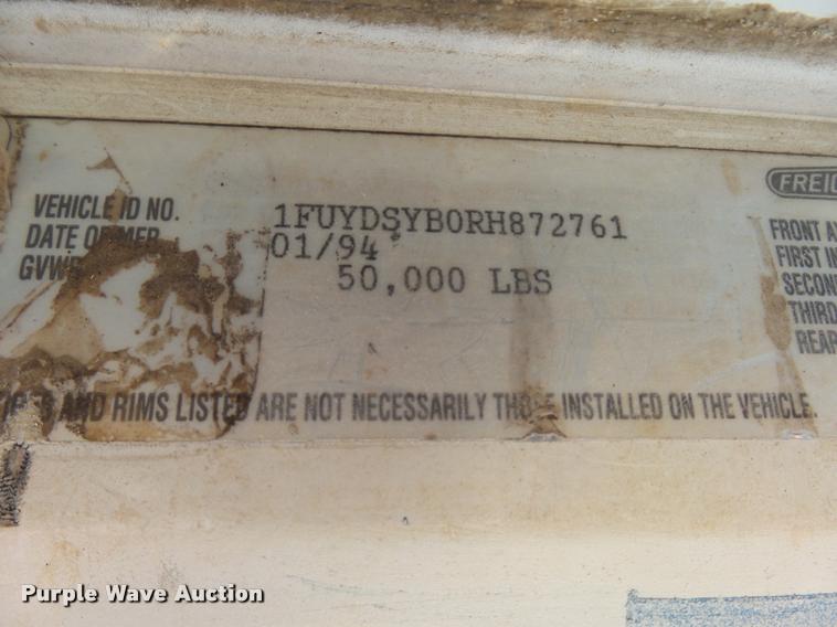 image for item K1786 1994 Freightliner FLD truck cab and chassis