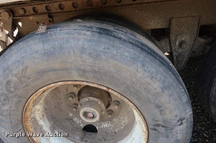 image for item K1797 1994 Pines walking floor trailer