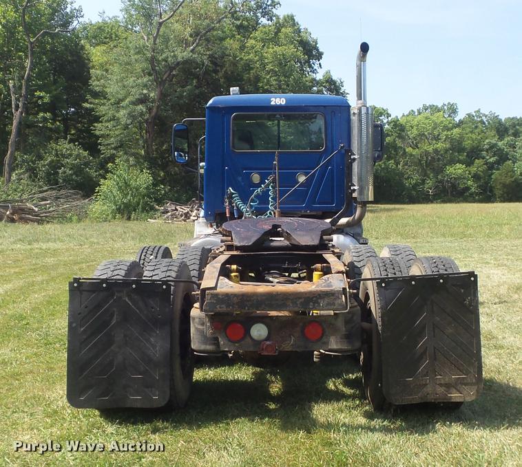 image for item K7526 2004 Mack CX613 semi truck