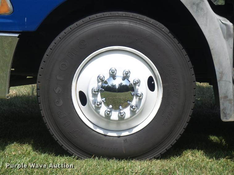 image for item K7526 2004 Mack CX613 semi truck