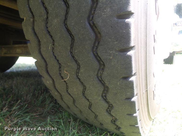 image for item K7526 2004 Mack CX613 semi truck