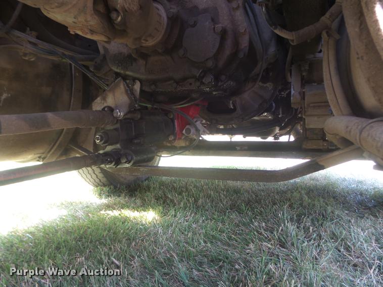 image for item K7526 2004 Mack CX613 semi truck