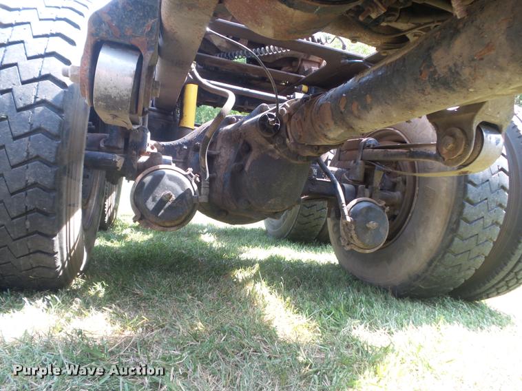 image for item K7526 2004 Mack CX613 semi truck